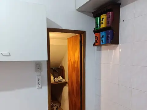 BUENOS AIRES 1500: DEPTARTAMENTO DE PASILLO CON PATIO