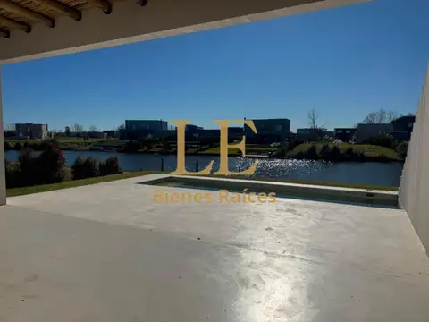 CASA A LA LAGUNA EN EL NAUDIR