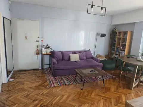 Hermoso departamento 3 ambientes. Balcón con parrilla. APTO