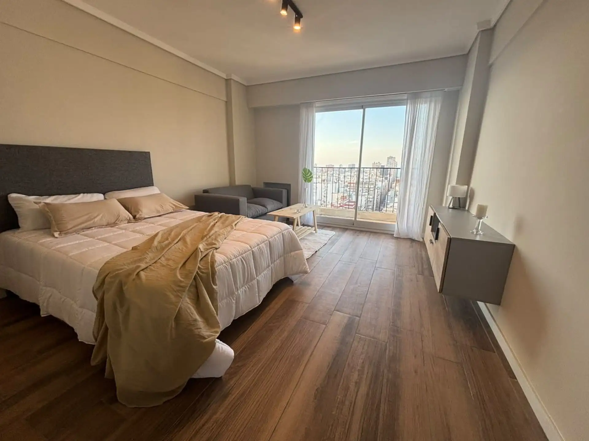Monoambiente en venta reciclado con vista panorámica - Plaza Colón