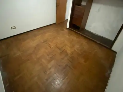 VENTA DEPTO 1 DORMITORIO B. ABASTO POR ESCALERAS