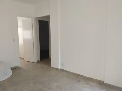 Depto Tipo Casa en Alquiler en Monte Castro, $ 1.300.000