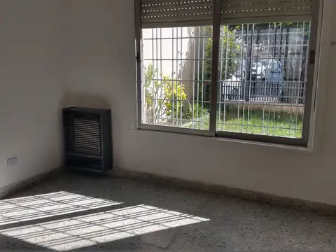 Depto Tipo Casa en Alquiler de 3 ambientes