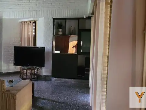 Casa 6 ambientes con 5 baños