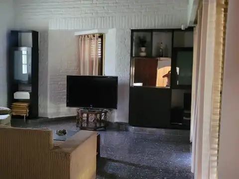 Casa 6 ambientes con 5 baños