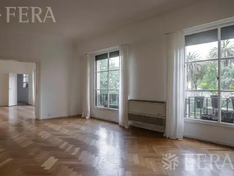 Venta piso 5 ambientes con cochera y baulera en Retiro