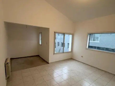 Casa en Alquiler con 5 cocheras