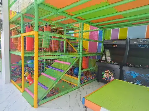 SALON DE FIESTA CON PATIO, PARRILLA Y QUINCHO.REF.868