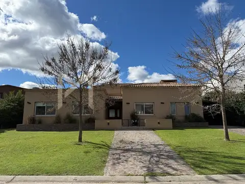 Casa en Alquiler de 3 dormitorios