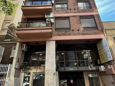 3 AMB DE 73 M2 AL FRENTE S/PISO, COCHERA FIJA,  DORM PPAL EN SUITE, OTRO BAÑO COMP. COCINA CDOR, LAV