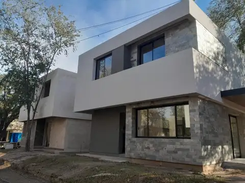 Casa en Venta Housing 3 dormitorios Pachacutec 