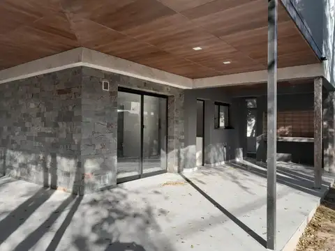 Casa 4 ambientes con 3 baños