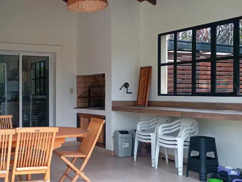 Casa 5 ambientes con 4 baños