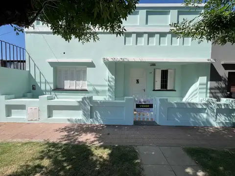 Venta o permuta de casa de 2 dormitorios en Mercedes Buenos Aires