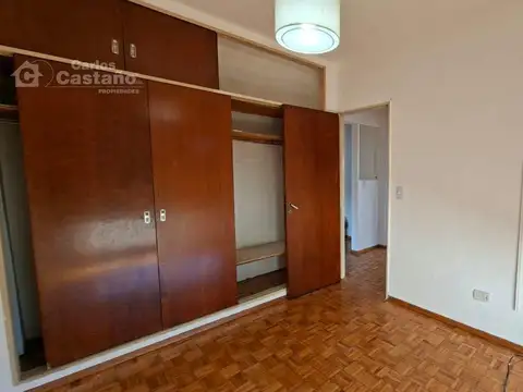 Depto. 3 Amb. al Lateral, Muy Luminoso a 1/c de Av. Maipú