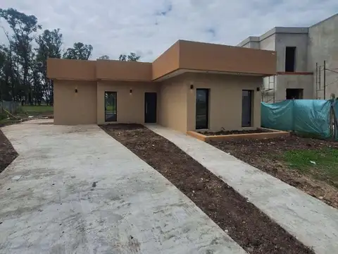 LCF. CASA 4 AMBIENTES EN VENTA SANTA SOFIA PILAR DEL ESTE