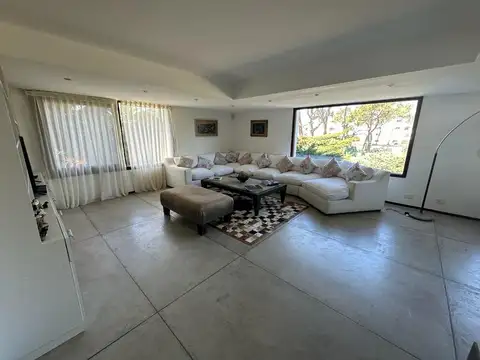 Casa en Alquiler Temporal con 2 cocheras