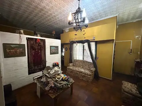 Julio A. Roca 900