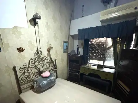 Julio A. Roca 900