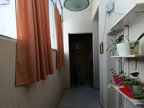 Departamento  Dúplex de  2 dormitorios, pasillo