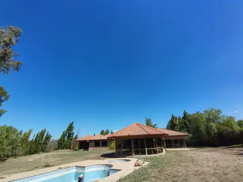 Casa en Venta con 3 cocheras