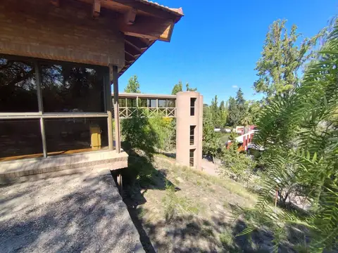 Casa 6 ambientes con 4 baños