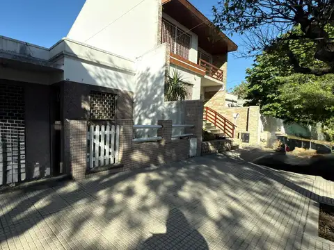 Casa en Villa Lugano, con parque, con jardin, casa con ambientes amplios, casa con patio y jardín