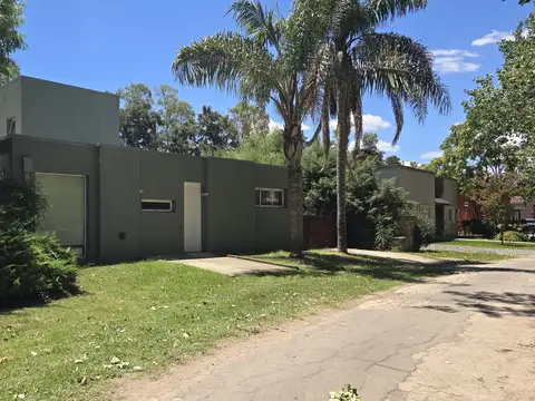 Barrio Los 3 Coniles, Presidente Derqui, Provincia de Buenos Aires, Argentina
