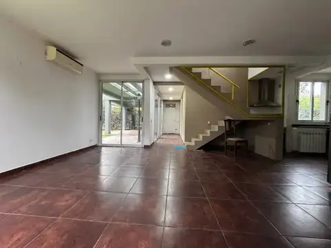 Casa 5 ambientes con 3 baños