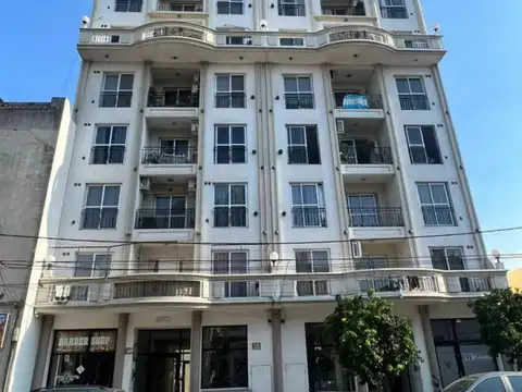 EN VENTA EN CASEROS HERMOSO DEPARTAMENTO CENTRICO CON BALCON CORRIDO - FICHA 9714