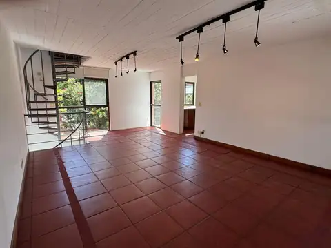 Depto Tipo Casa 4 ambientes con 2 baños
