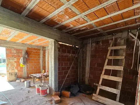 VENTA DUPLEX 3 DORMITORIOS 2 BAÑOS COLINAS MANANTIALES 