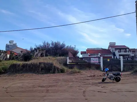 Avenida Costanera entre 128 y 100