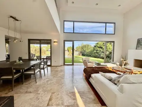 Casa 6 ambientes con 3 baños