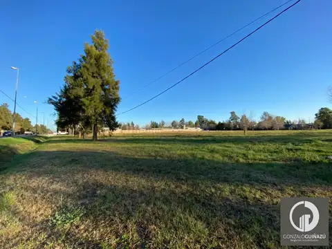 Av. Jorge Newbery esquina Irazusta