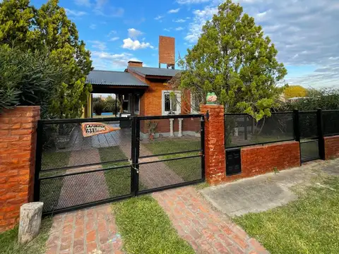 SE ALQUILA CASA UN DORMITORIO EN FUNES