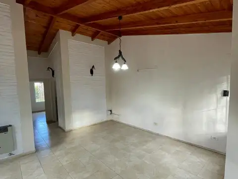 Casa en Alquiler con 1 cochera