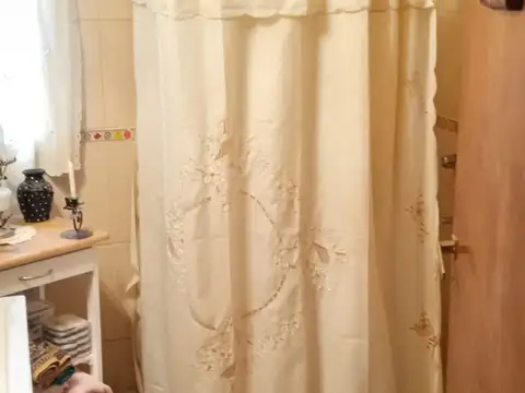 SE ALQUILA CASA UN DORMITORIO EN FUNES