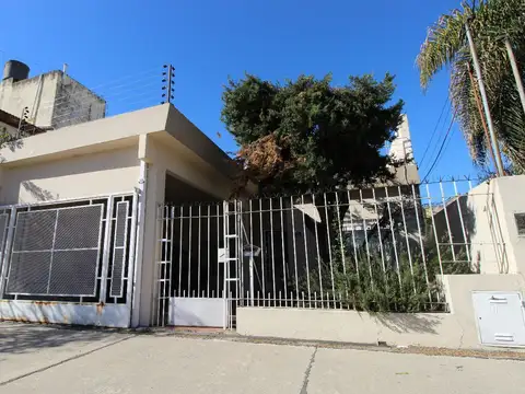 OPORTUNIDAD VENTA CASA LOTE PROPIO GARAGE JARDIN Y PATIO