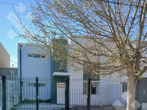 VENTA DUPLEX 3 DORMITORIOS - B° RINCÓN LINDO, CIPOLLETTI