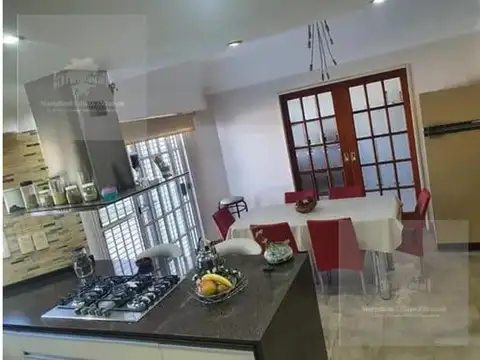 Casa 5 ambientes con 3 baños
