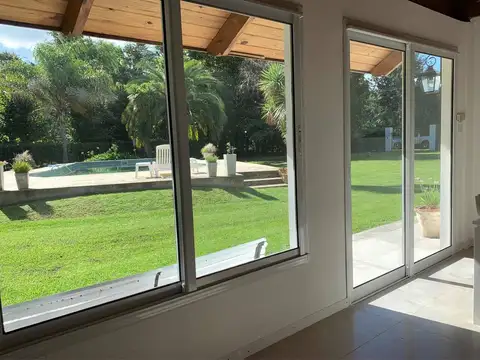 Quinta en venta -  3 dormitorios 3 baños - 200mts2 - Bragado