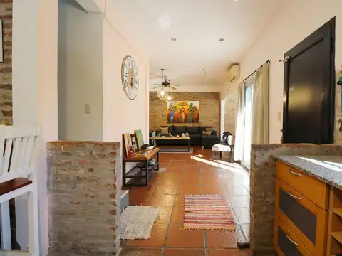 Casa 3 ambientes con 2 baños