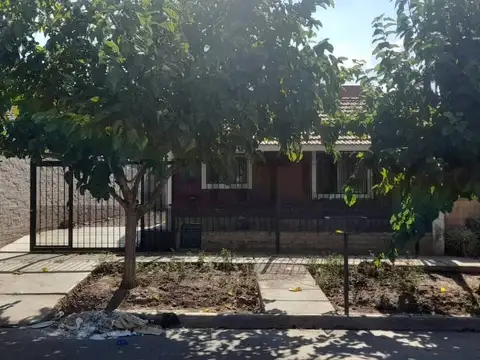 CASA A LA VENTA EN BARRIO ALTOS DE DRUMMOND, LUJÁN DE CUYO, MENDOZA