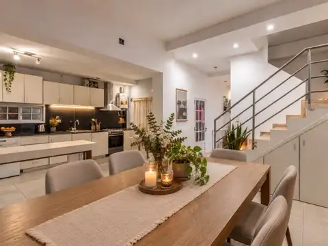 Venta. PH tipo casa al frente con cochera, balcon terraza y sin expensas. Wilde
