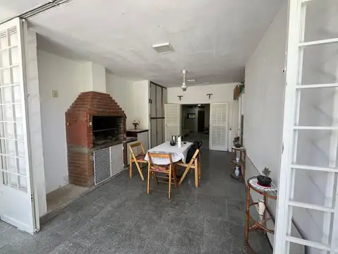 Casa en Alquiler con 1 cochera