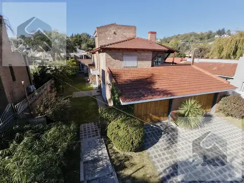 Casa 9 ambientes con 3 baños