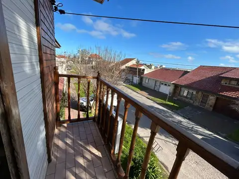 Depto Tipo Casa en Alquiler de 3 ambientes