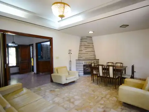 Casa de 3 amb con local, cochera y terraza