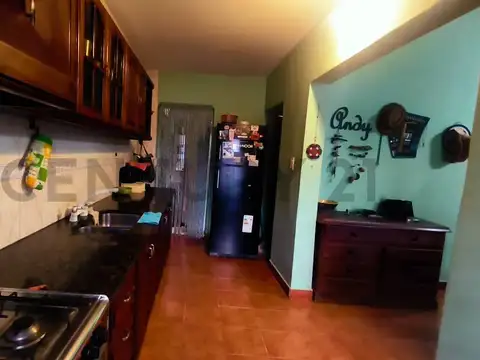 Casa 7 ambientes con 2 baños